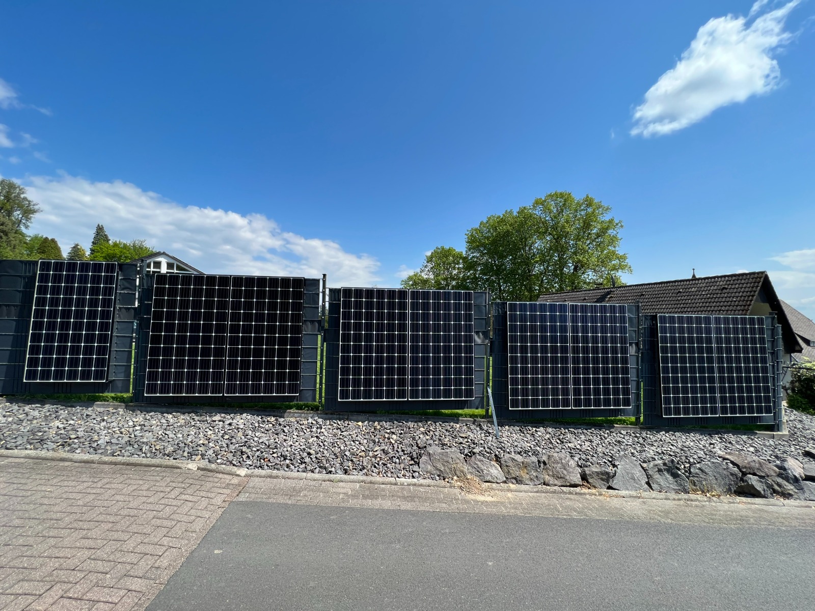 Befestigungsleisten-Set 3° (Drei Grad) zur nachträglichen Zaunerhöhung und zur Befestigung von Solar-Paneelen (PV-Anlagen) an vorhandenen Doppelstabzäunen online Kaufen bei ZAUN24